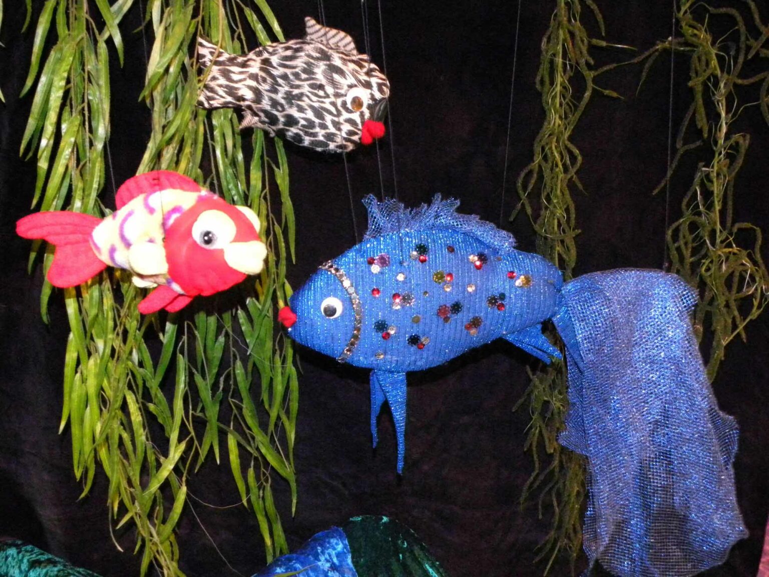 Der Regenbogenfisch Nelly's Puppentheater